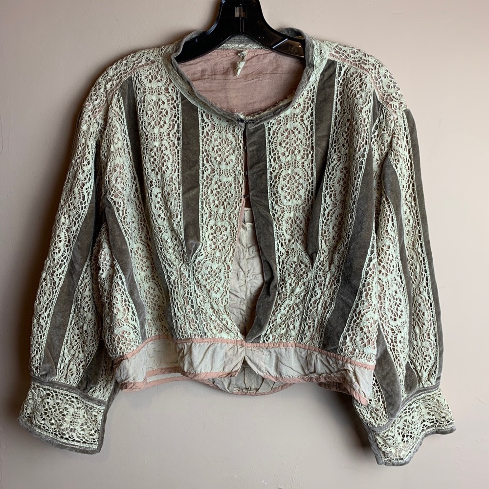 Magnolia Pearl Gala Velvet & Lace S. Dali Jacket